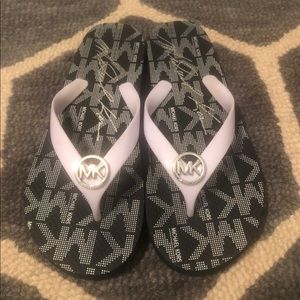 Michael Kors Flip Flops 👙🏝
